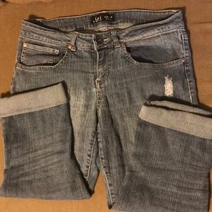 L.E.I. Jean Capri Pants